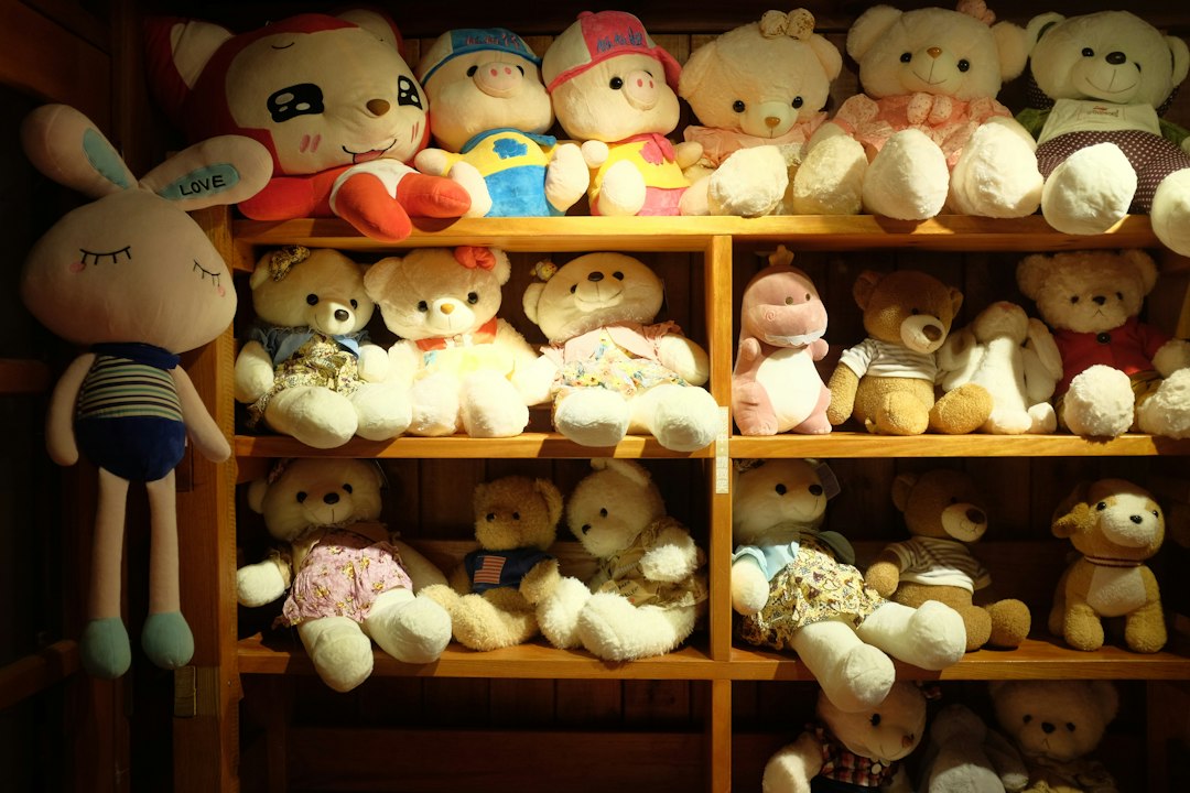 white-and-brown-bear-plush-toys-e4m0m4-6qro